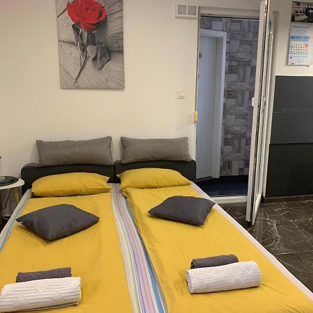 Studio Dama Blizina Amfiteatra I Bus Kolodvora ,Besplatan Privatni Parking,Self-Check- In Pula Exterior foto