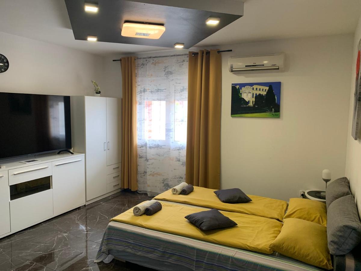 Studio Dama Blizina Amfiteatra I Bus Kolodvora ,Besplatan Privatni Parking,Self-Check- In Pula Exterior foto