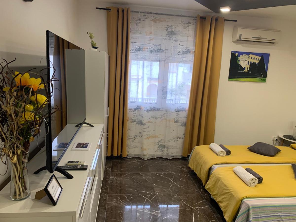 Studio Dama Blizina Amfiteatra I Bus Kolodvora ,Besplatan Privatni Parking,Self-Check- In Pula Exterior foto